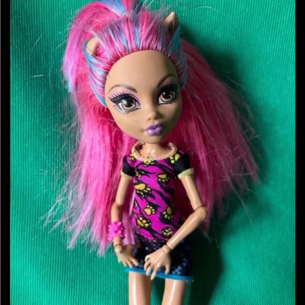 Monster High Howleen Creepateria 2013 doll werewolf clothes shoes hand pink hair